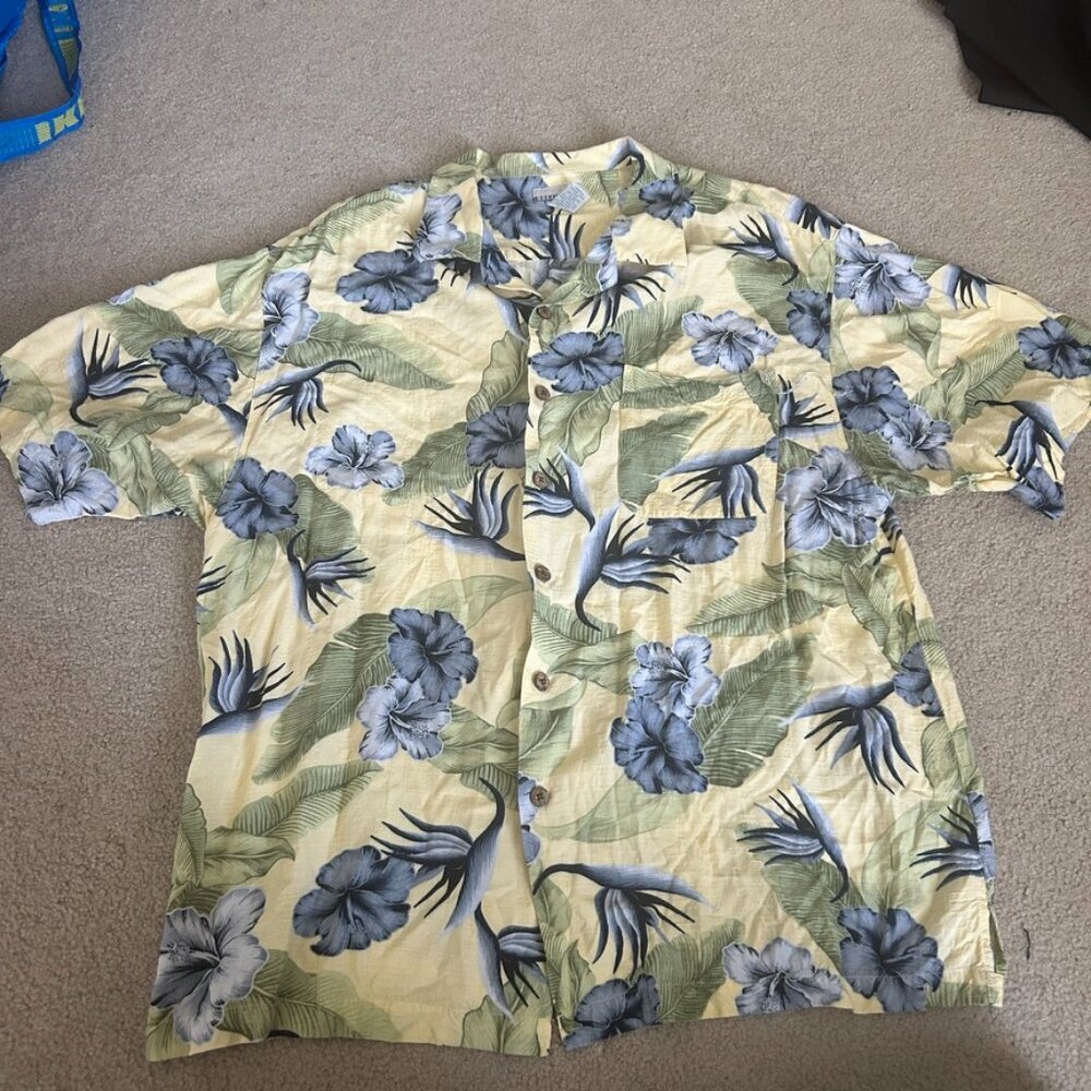yellow and blue Hawaiian shirt